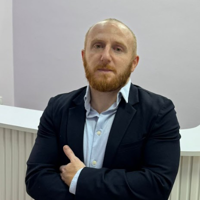 Марат Карапетян Валерьевич - клинический психолог в Центре нейропсихологии и коррекции речи «Здоровый ребенок» в Ереване на ул. Адонца, 1.